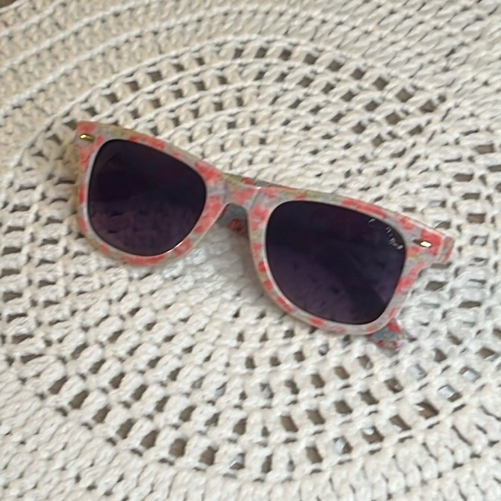Lilly Pulitzer “Lobstah Roll” Sunglasses